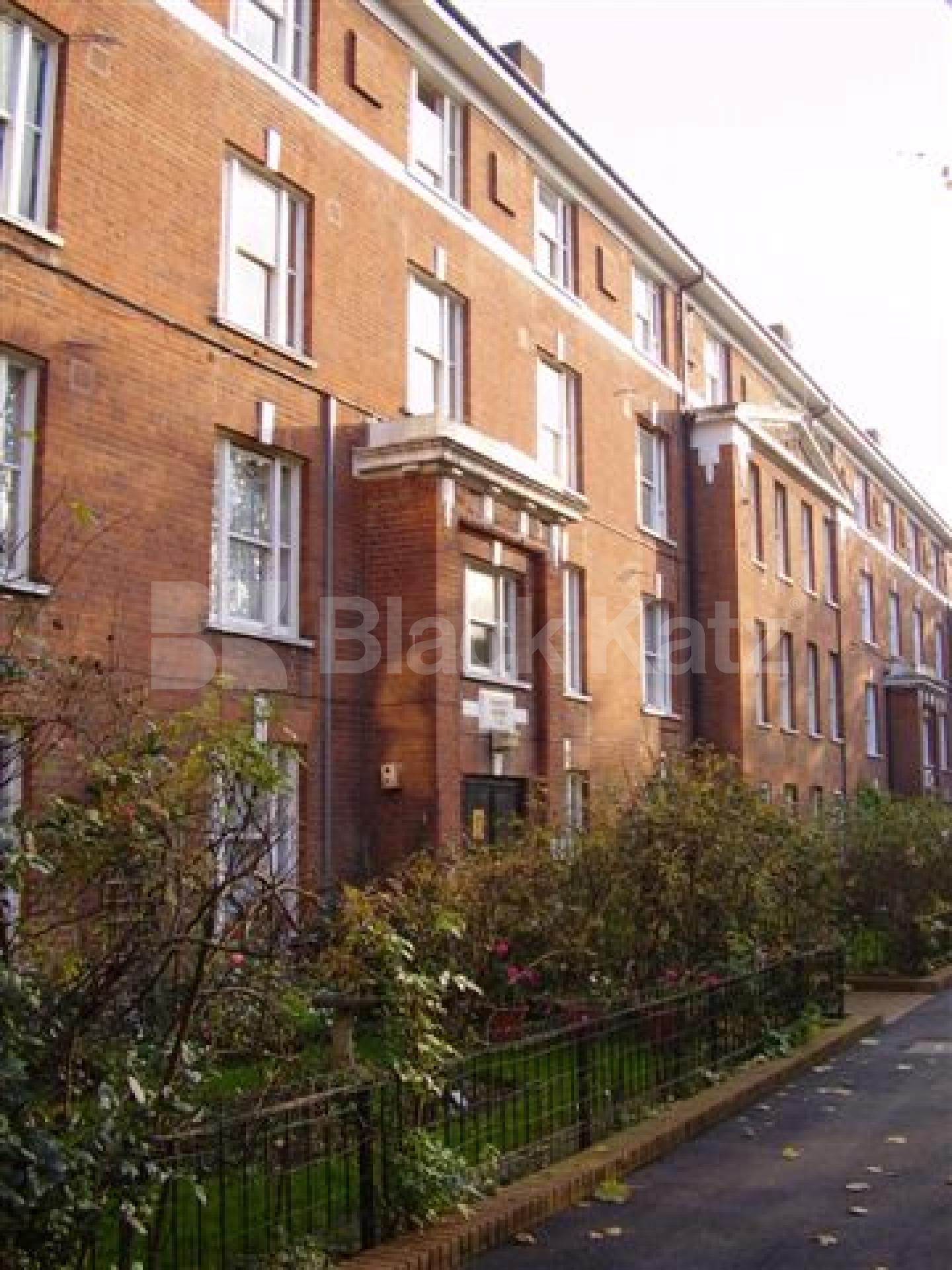 			1 Bedroom, 1 bath, 1 reception Flat			 Peckett Square, HIGHBURY N5 n5